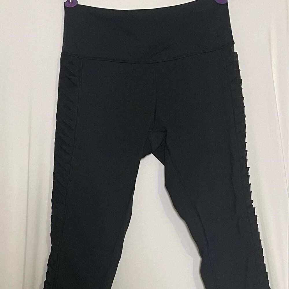 Women's Lululemon Sunshine Salutation Crop (Full-On Luxtreme) in Black Size 10
